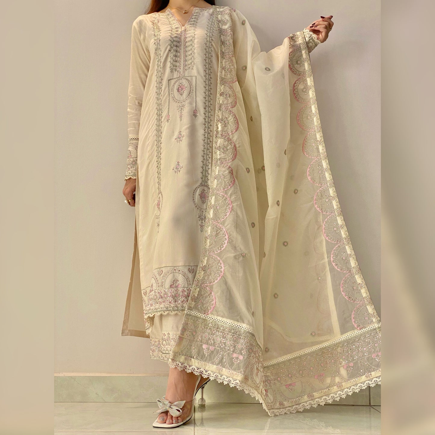 Arch Embroidered 3PC