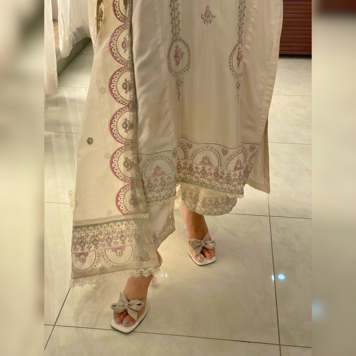 Arch Embroidered 3PC