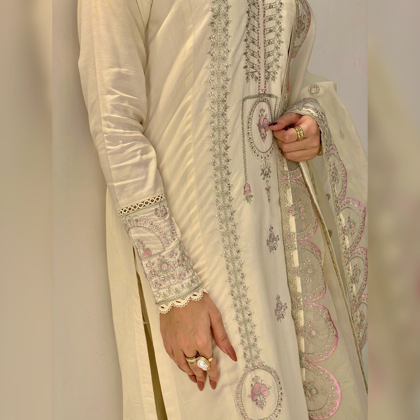 Arch Embroidered 3PC